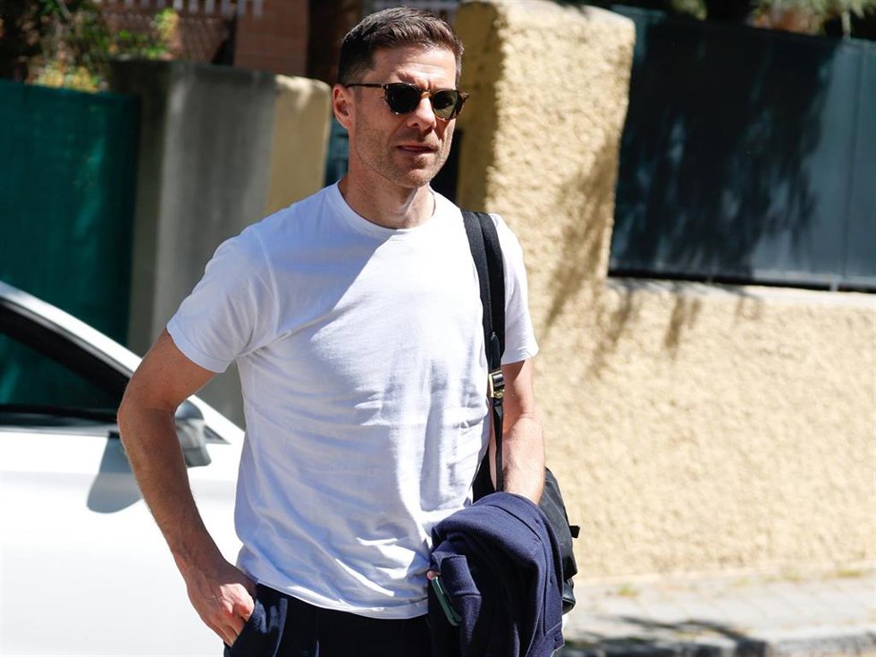 Xabi Alonso a su llegada a su residencia en Madrid tras confirmarse su fichaje como entrenador del Real Madrid