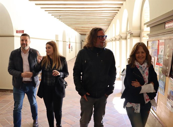 El alcalde de Tudela, Alejandro Toquero, y la concejala de Educación, Laura Casanova, visitan el edificio de la Escuela-Conservatorio 'Fernando Remacha' para comprobar el resultado de los trabajos de acondicionamiento realizados en la planta baja.