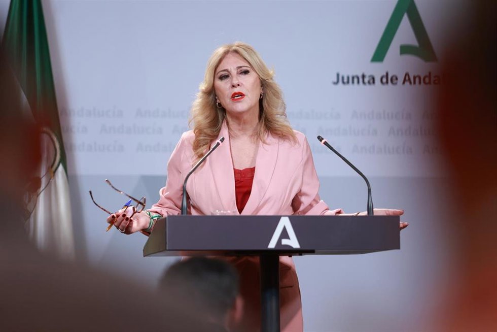 La consejera de Economía, Hacienda y Fondos Europeos y portavoz del Gobierno, CarolinaEspaña, comparece en la rueda de prensa posterior al Consejo de Gobierno. A 21 de mayo de 2025, en Sevilla. (Foto de archivo).