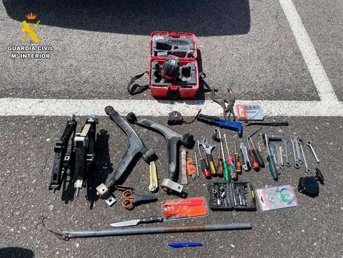 Material incautado a dos personas que robaban coches en Tres Cantos
