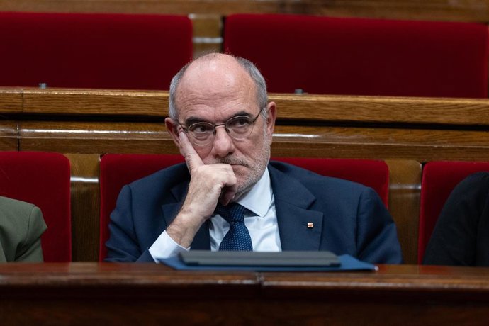 Archivo - El conseller de Unión Europea y Acción Exterior de la Generalitat de Catalunya, Jaume Duch, durante una sesión plenaria en el Parlament de Catalunya, a 28 de enero de 2025, en Barcelona, Catalunya (España). 
