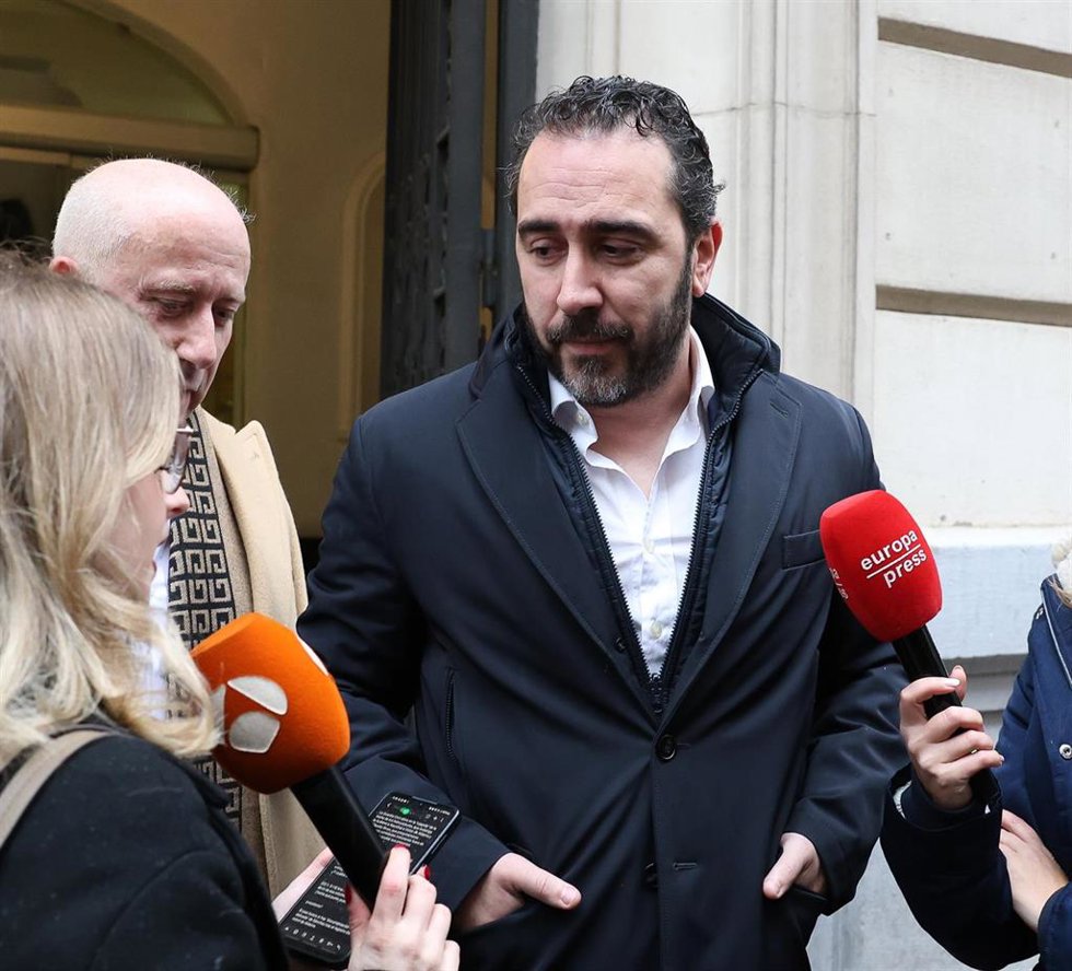 Archivo - El empresario, Víctor de Aldama, atiende a los medios a su salida de una entrevista en la COPE, a 22 de enero de 2025, en Madrid (España). Aldama regresa a 'Herrera en COPE' con novedades importantes en torno a la documentación aportada tanto 