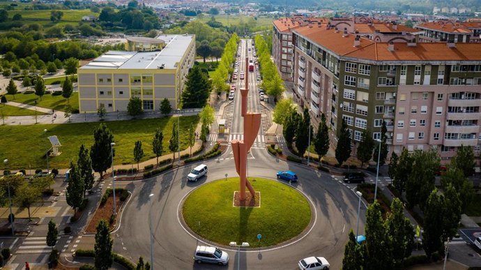 Archivo - Vista aérea de una de las rotondas de Bulevar Ronda de Torrelavega