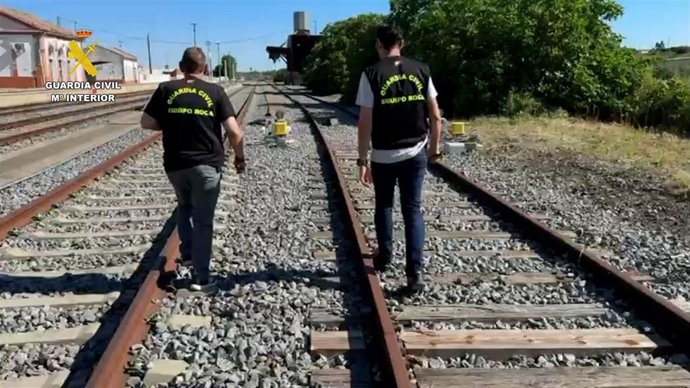 Robo de cable de cobre en la vía ferrea de Badajoz