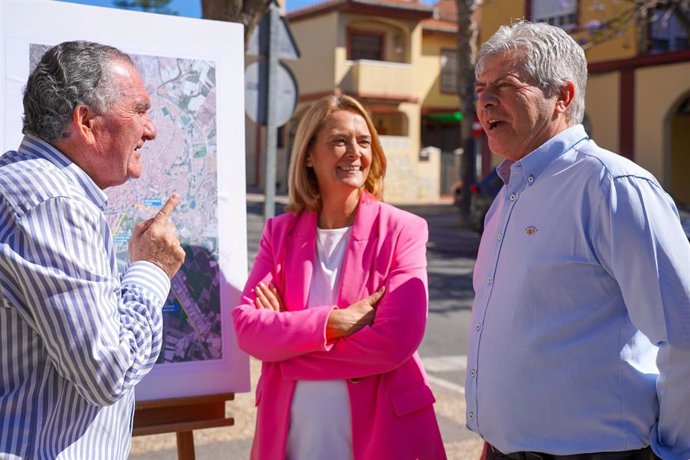 El segundo teniente de alcalde de Motril, Antonio Escámez, a la izquierda en la imagen, en una comparecencia informativa la semana pasada con la alcaldesa, Luisa García Chamorro