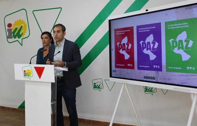 El coordinador general de IU Andalucía y diputado en el Congreso, Toni Valero, en rueda de prensa