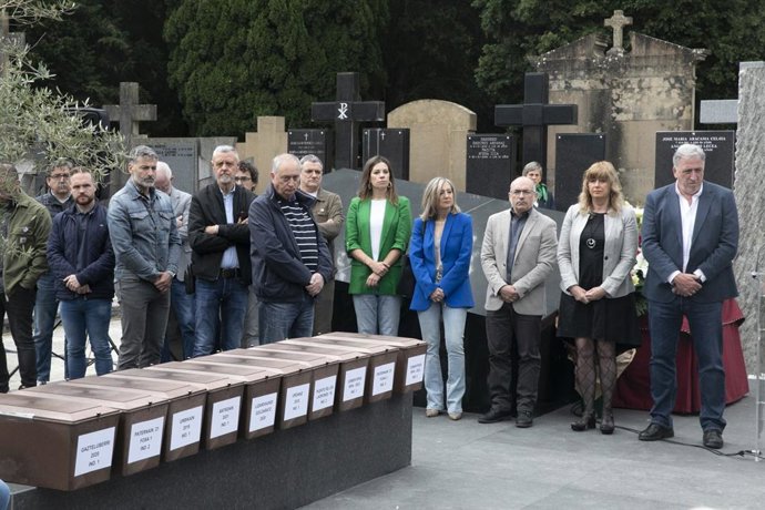 Acto en el cementerio de Pamplona.