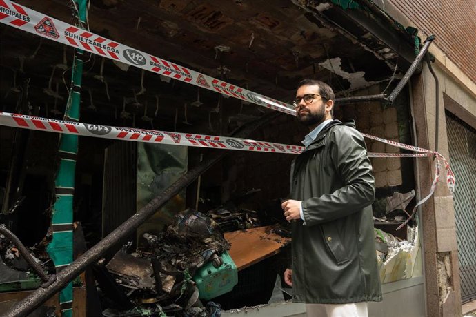 García Calvo en una lonja incendiada de Zaramaga