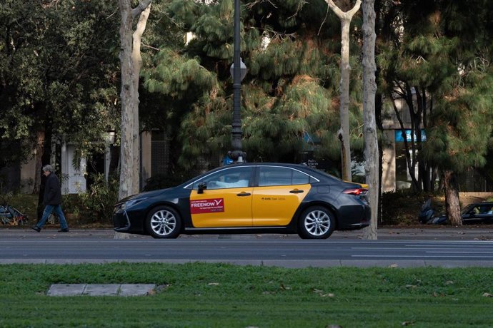 Archivo - Un taxi en Barcelona.