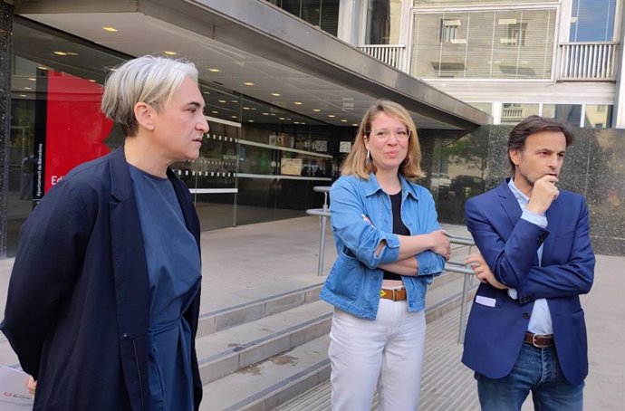 L'exalcaldessa de Barcelona Ada Colau, l'eurodiputat dels Comuns, Jaume Asens, i la líder de BComú a l'Ajuntament, Janet Sanz