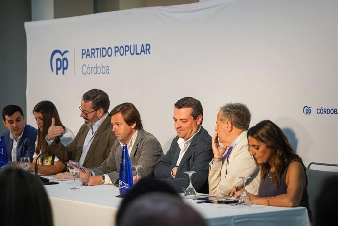 Comité Ejecutivo Provincial del PP de Córdoba con Antonio Repullo y Adolfo Molina.