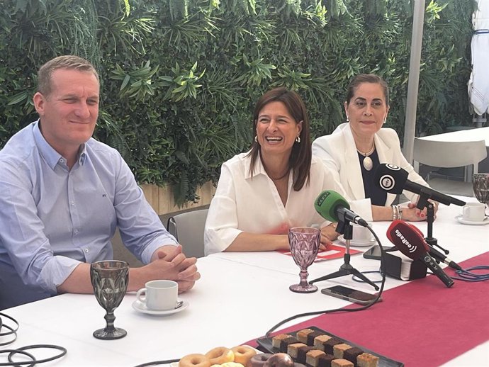 Raúl Enríquez, Fátima Herrera y Carmen Aguilar (PSOE).