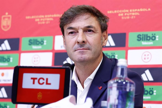 Archivo - Santi Denia, head coach of Spain Team U21, attends his press conference to announce the list of summoned players ahead matches of Spain Team U21 against Kazajistan and Algeciras at Ciudad del Futbol on October 4, 2024, in Las Rozas, Madrid, Spai