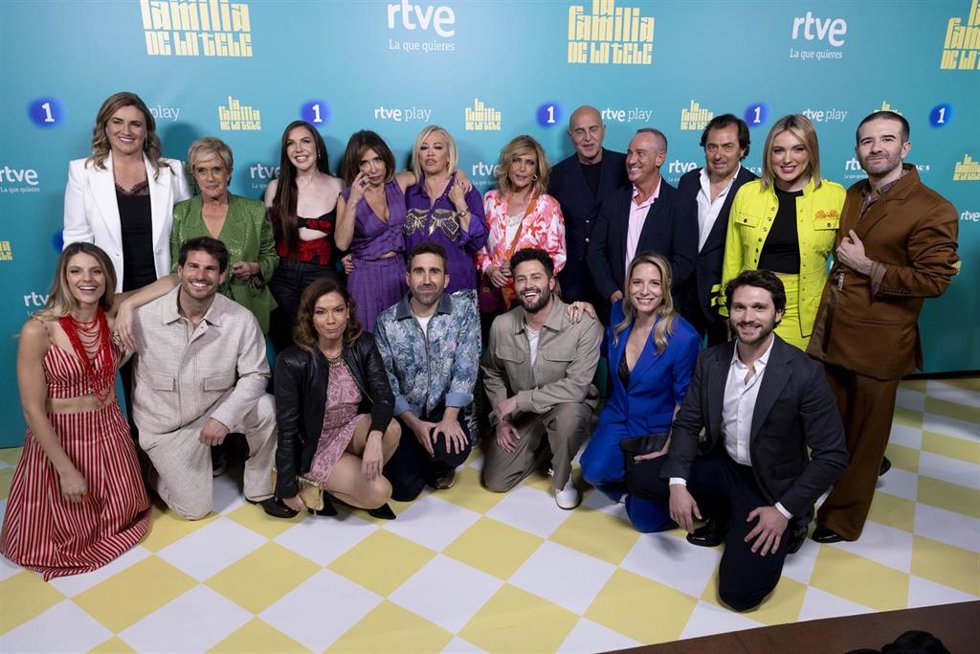 Archivo - April 8, 2025, Madrid, Spain: All programme collaborators pose to media during ''La Familia De La Tele'' photocall at Joy Eslava Theater.