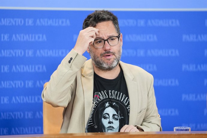 El portavoz del Grupo Mixto-AdelanteAndalucía, José Ignacio García, en rueda de prensa. (Foto de archivo).