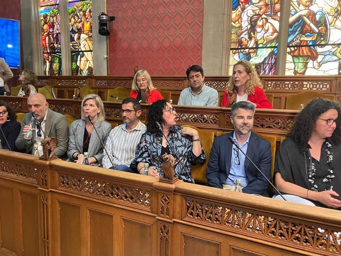 Parte de la bancada de la izquierda, este lunes antes de que comenzara el Debate de Política General del Consell de Mallorca.