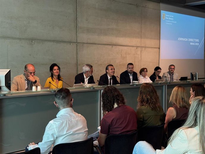 (I-D) Ismael Alonso, Neus Riera, Mateu Suñer, Antoni Vera, Tomeu Riera, Catalina Ginart, Maria Isabel Salas y Marco Alarcón