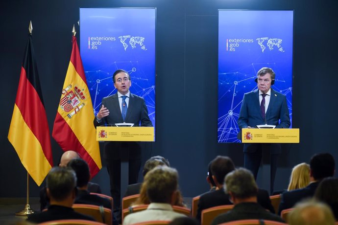El ministro de Asuntos Exteriores, Unión Europea y Cooperación, José Manuel Albares (i) y su homólogo alemán, Johann David Wadephul (d), durante una rueda de prensa tras una reunión, en el Palacio de Viana, a 26 de mayo de 2025, en Madrid (España). Durant