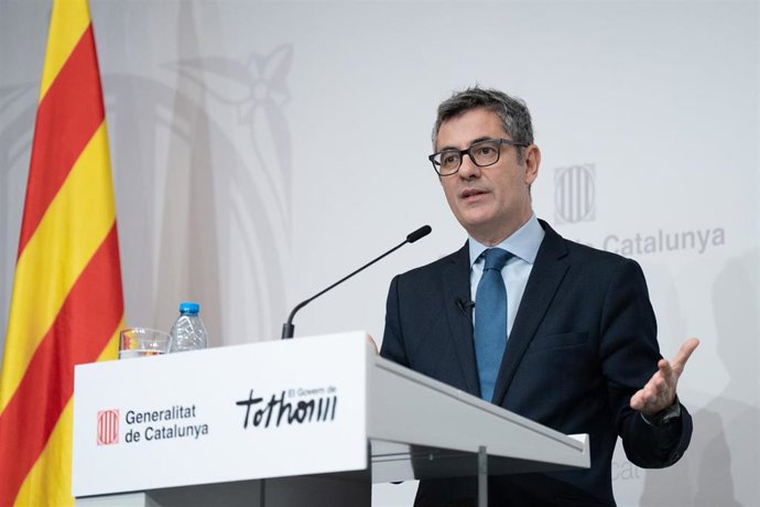 El ministro de la Presidencia, Relaciones con las Cortes y Justicia, Félix Bolaños, ofrece declaraciones a los medios tras su reunión con el conseller de Justicia Ramon Espadaler, a 26 de mayo de 2025, en Barcelona, Cataluña (España)