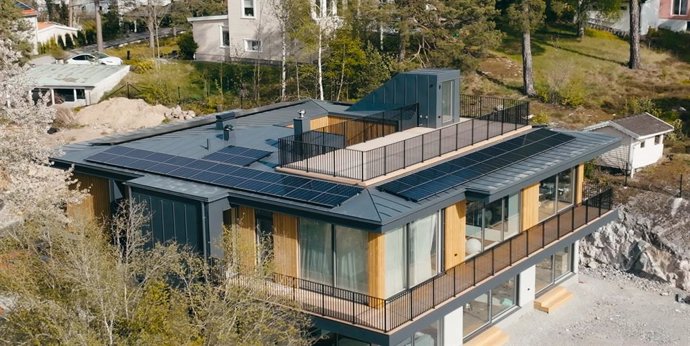Screenshot from the installation video of the LONGi EcoLife Series in Stockholm