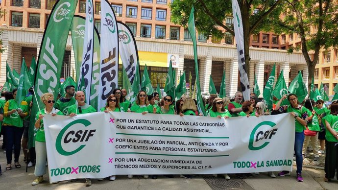 Concentração da Central Sindical Independente e de Funcionários nesta segunda-feira, 26 de maio, em frente ao Ministério da Saúde.