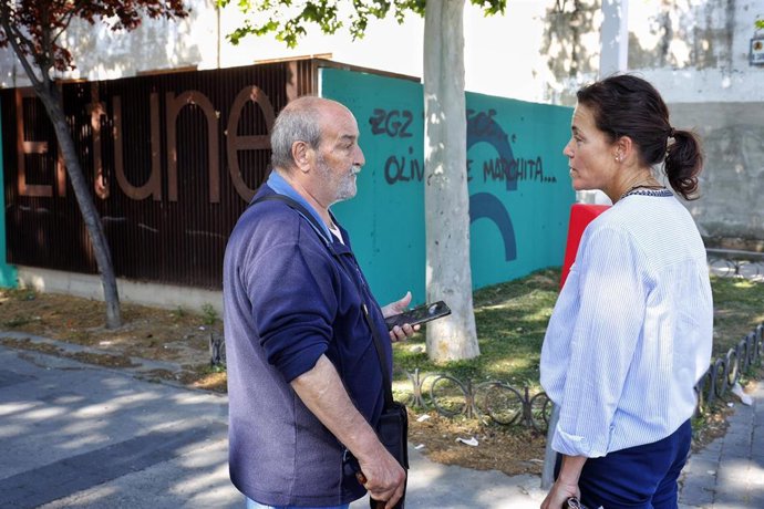 Vandalizan con pintadas la obra de dos muralistas de El Túnel, en Zaragoza, y arrancan el cableado de la iluminación