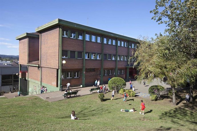 Archivo - Colegio, centro escolar, niños, patio, recreo, 