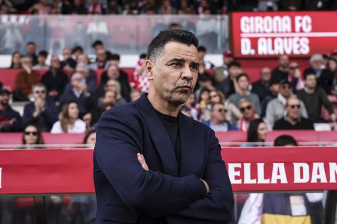 Archivo - Michel Sanchez, head coach of Girona FC looks on during the Spanish league, La Liga EA Sports, football match played between Girona FC and Deportivo Alaves at Estadio de Montilivi on April 05, 2025 in Girona, Spain.
