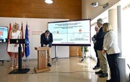 Los alcaldes de Murcia, José Ballesta, y de Santa Maria Capua Vetere, Antonio Mirra, firman el acuerdo