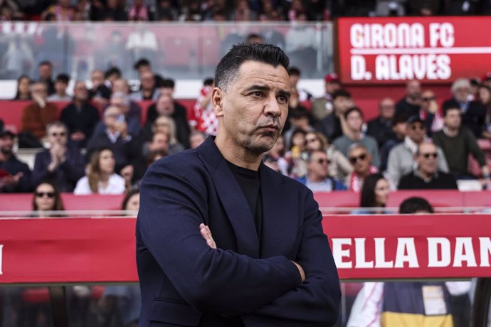 Archivo - Michel Sanchez, head coach of Girona FC looks on during the Spanish league, La Liga EA Sports, football match played between Girona FC and Deportivo Alaves at Estadio de Montilivi on April 05, 2025 in Girona, Spain.