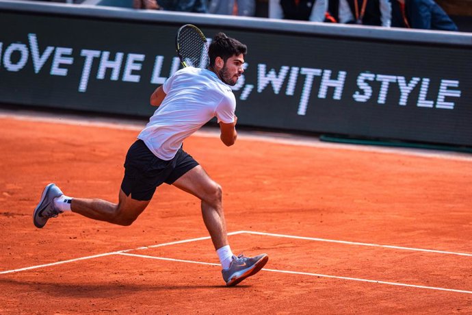 Carlos Alcaraz, da Espanha, durante o qualifying do Roland-Garros 2025, Aberto da França, torneio de tênis Grand Slam, em 22 de maio de 2025, no estádio Roland-Garros, em Paris, França - Foto Alexandre Martins / DPPI