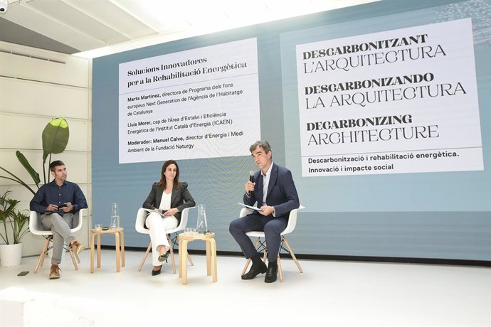 Debate sobre la descarbonización de edificios.