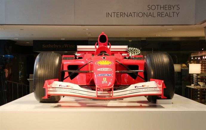 Archivo - ARCHIVADO - 03 de noviembre de 2017, EE UU, Nueva York: El Ferrari de Fórmula 1 con el que Michael Schumacher ganó el Gran Premio de Mónaco de 2001 se expone en la casa Sotheby's de Nueva York. El Ferrari conducido por Michael Schumacher en su c