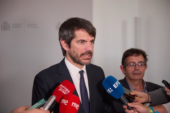 El ministro de Cultura, Ernest Urtasun, comparece ante los medios tras una reunión con el sector audiovisual español, a 7 de mayo de 2025, en Madrid (España).