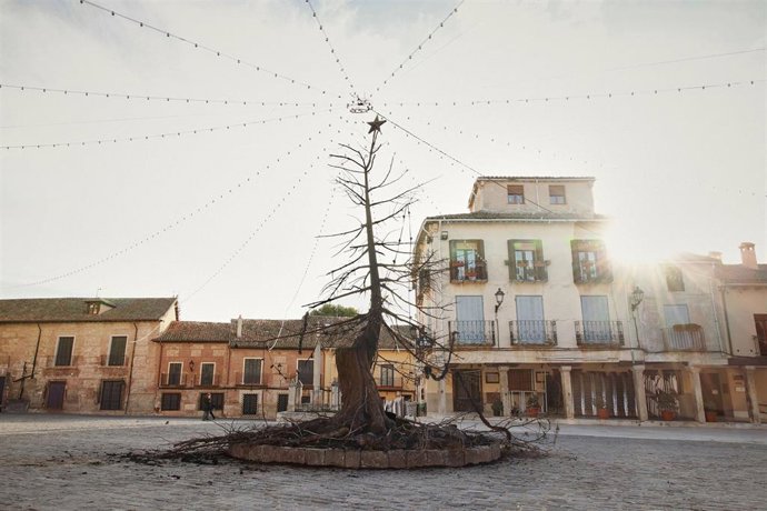 Archivo - Los jóvenes, los voluntarios y la solidaridad son los protagonistas del anuncio de Navidad de Mediaset España, que ha prescindido de sus presentadores y rostros más conocidos para contar con voluntarios reales