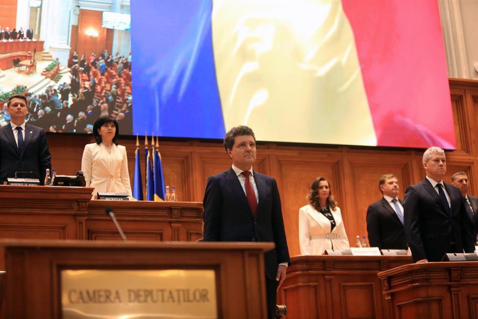  Nicusor Dan toma posesión como nuevo presidente de Rumanía