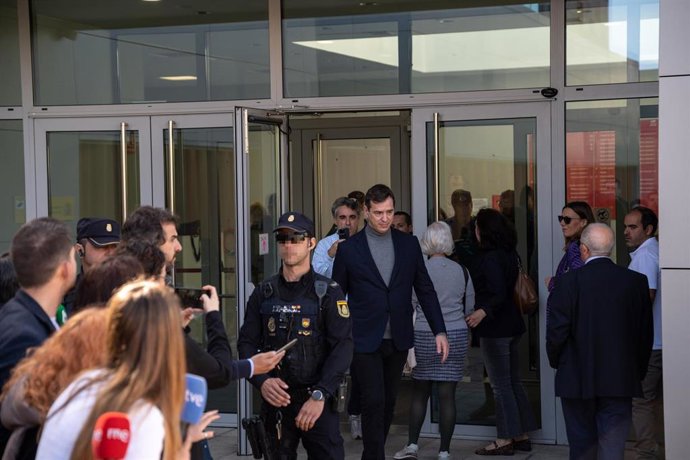 Archivo - El hermano de Pedro Sánchez, David Sánchez, sale tras declarar en calidad de investigado en el Juzgado de Instrucción número 3 de Badajoz