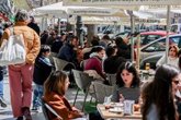 Foto: Alertan de que los menores tienden a imitar el patrón de consumo de alcohol de sus progenitores