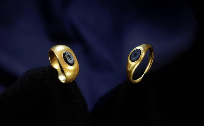 Hallado un anillo de época romana en el País Vasco francés casi idéntico a otro de Burguete.