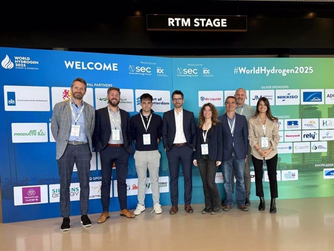 Els representants de L'APT en el World Hydrogen Summit & Exhibition