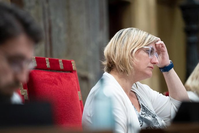 Archivo - La vicepresidenta primera del Parlament en funciones de presidenta, Alba Vergés, durante una sesión plenaria en el Parlament de Catalunya, a 1 de junio de 2023, en Barcelona, Cataluña (España)
