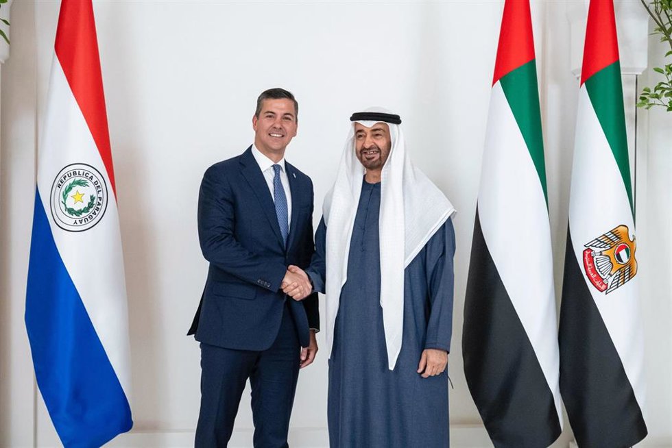 Santiago Peña se reúne con autoridades de Emiratos Árabes Unidos para atraer inversiones a Paraguay