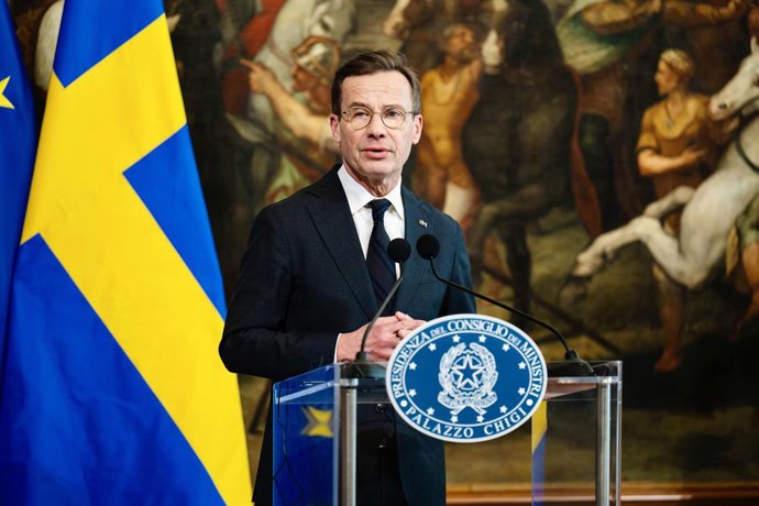 Archivo - February 26, 2025, Rome, Italy: This handout picture, released by Chigi Palace Press Office, shows Italian Premier, Giorgia Meloni, and Swedish President, Ulf Kristersson, during their meeting at Chigi Palace, Rome, Italy, 26 February 2025.   NP