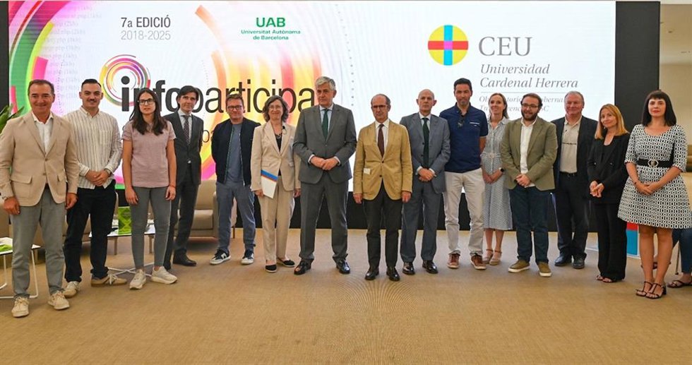 Once ayuntamientos valencianos y las tres Diputaciones reciben en la CEU UCH los Sellos Infoparticipa
