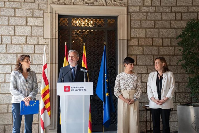 (I-D) La Presidenta De La Subcomisión De Vivienda Del PE, Irene Tinagli; El Alcalde De Barcelona, Jaume Collboni; La Ministra De Vivienda Y Agenda Urbana, Isabel Rodríguez, Y La Consellera De Territorio, Vivienda Y Transición Ecológa, Sílvia Paneque