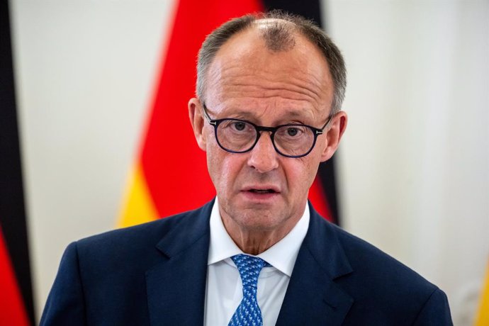 22 May 2025, Lithuania, Vilnius: German Chancellor Friedrich Merz speaks at a press conference after the meeting with Lithuanian President G. Nauseda at the Presidential Palace. Merz and Defense Minister Pistorirus take part in the ceremonial roll call of
