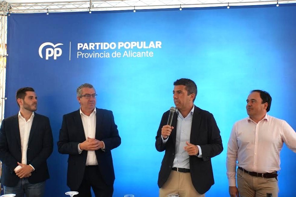 El presidente del PPCV, Carlos Mazón, asiste a un acto comarcal del partido en la Marina Baixa