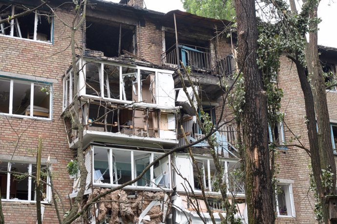 24 May 2025, Ukraine, Kiev: A view of an apartment block  damaged by the overnight Russian missile and drone attack on Kiev. Photo: -/ukrin/dpa