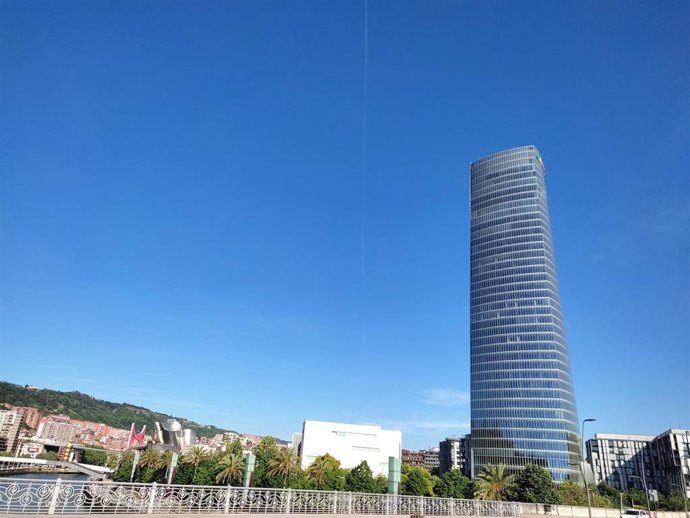 Jornada sin nubes en Bilbao