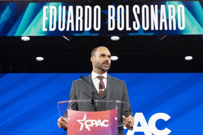Archivo - Imagen de archivo de Eduardo Bolsonaro, hijo del expresidente brasileño Jair Bolsonaro, durante una intervención ante la Conferencia Política de Acción Conservadora (CPAC, por sus siglas en inglés)
